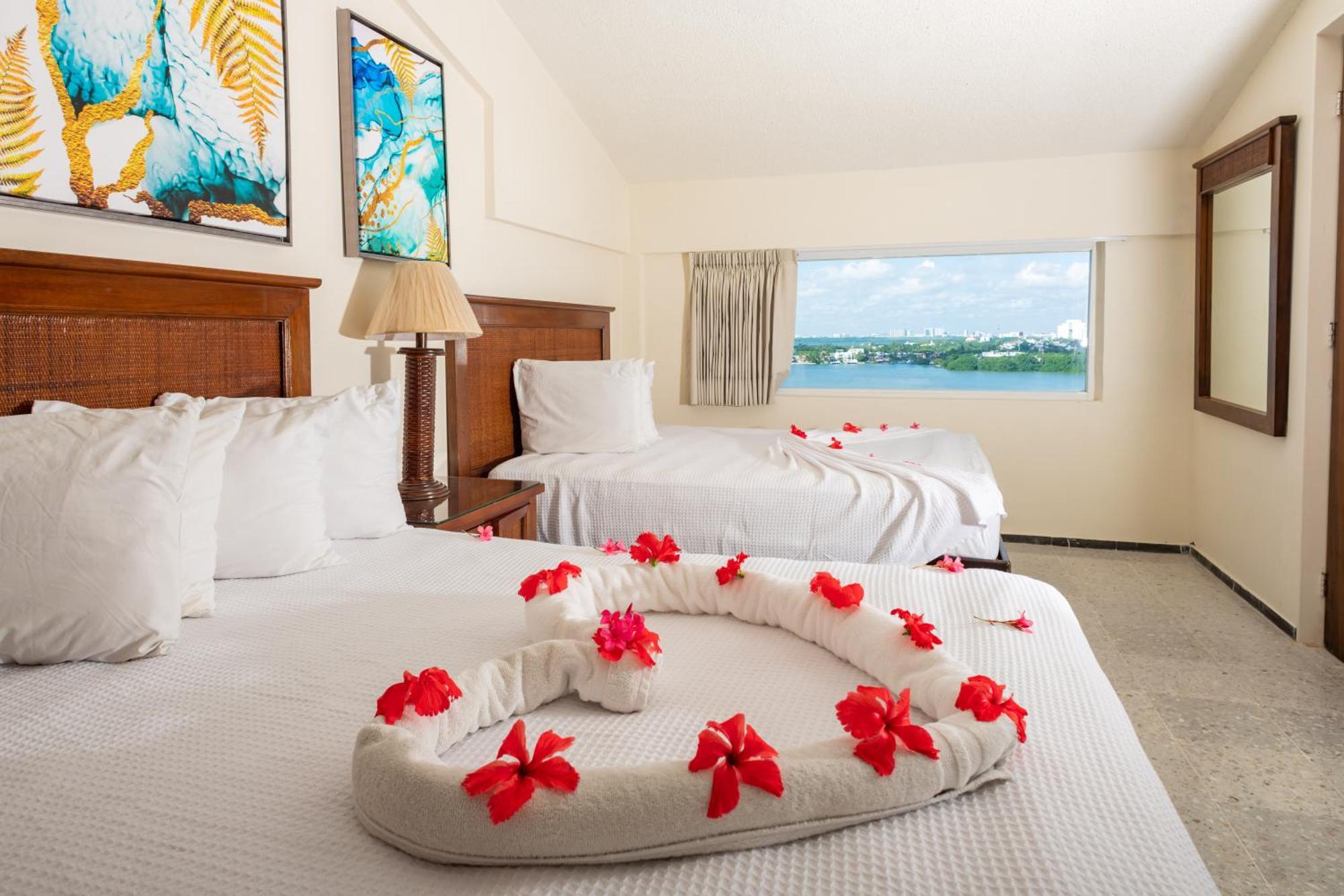2 Story Oceanfront Penthouses On Cancun Beach! エクステリア 写真